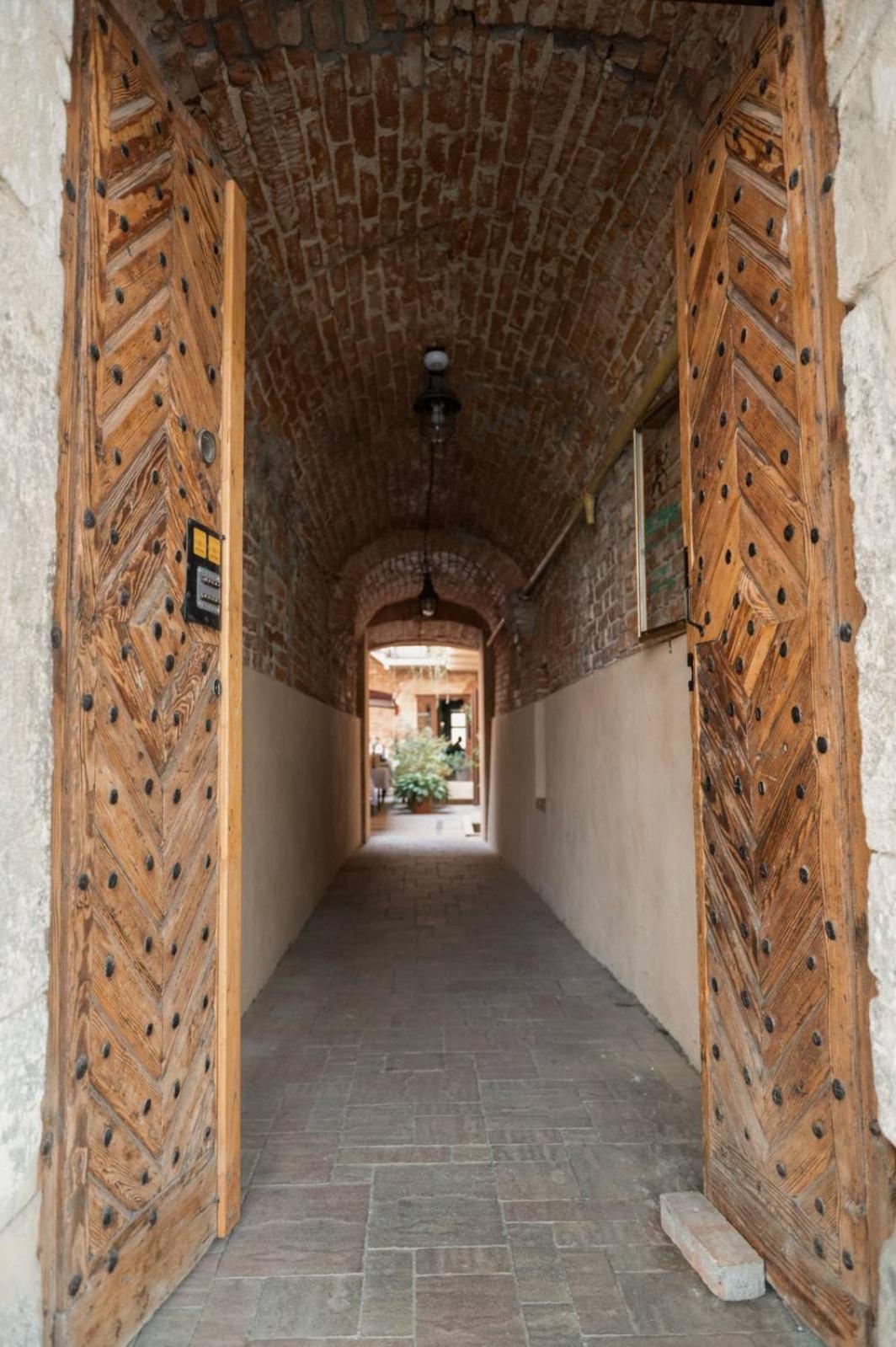 Apart Yaroslava Osmomysla 9 Square - City Center Lviv Eksteriør billede