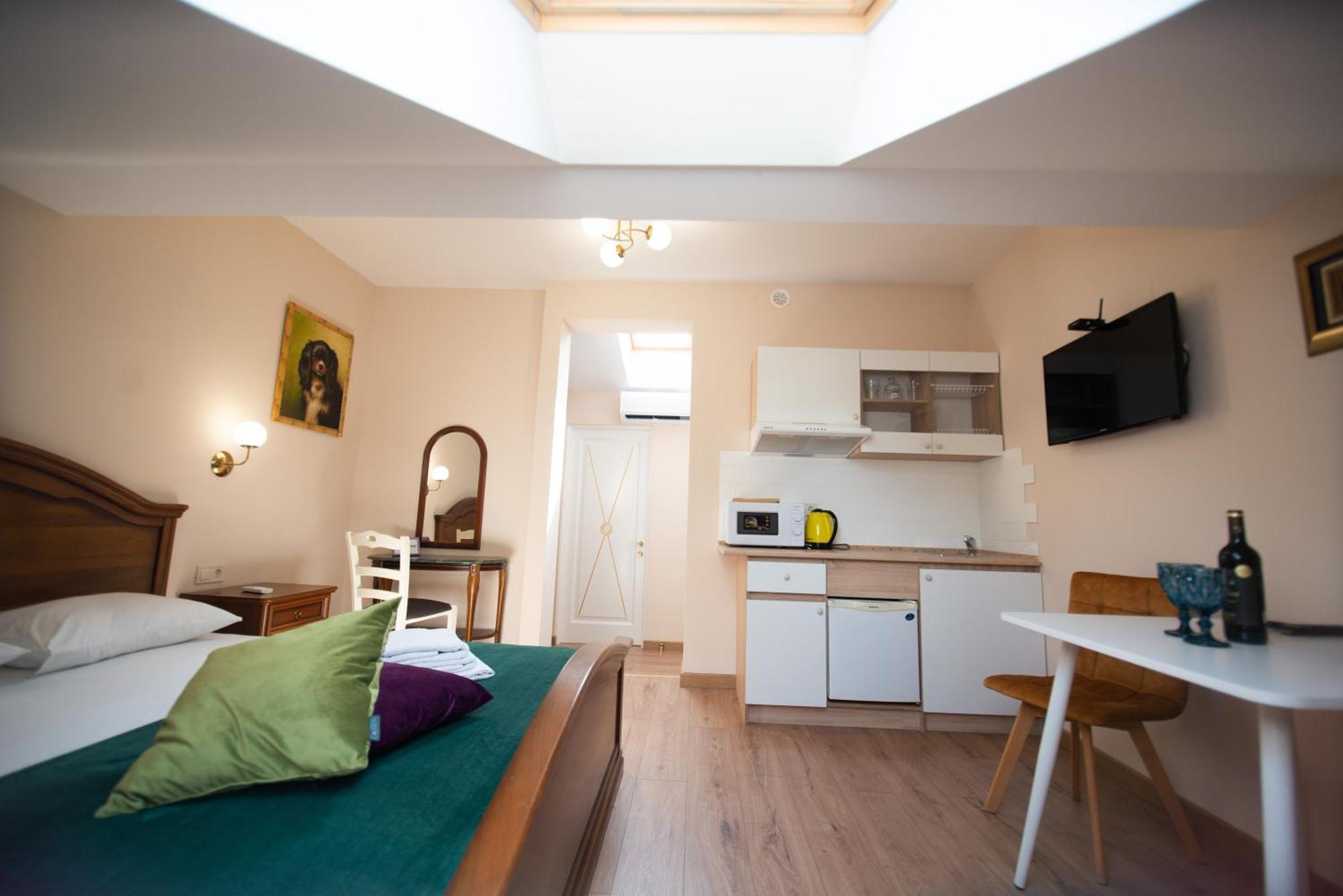 Apart Yaroslava Osmomysla 9 Square - City Center Lviv Værelse billede